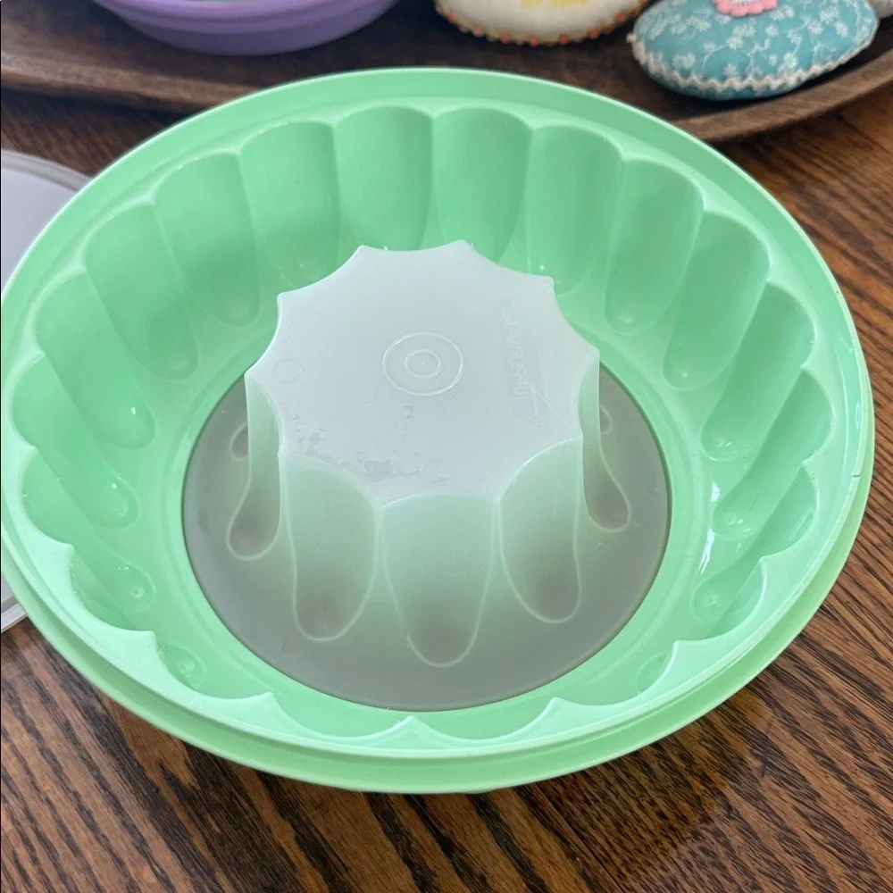Vintage TUPPERWARE l Mint Green Jello Mold